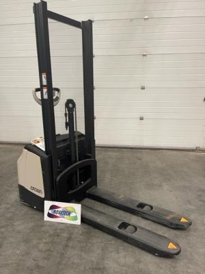 Novatech Stock Crown pallet truck